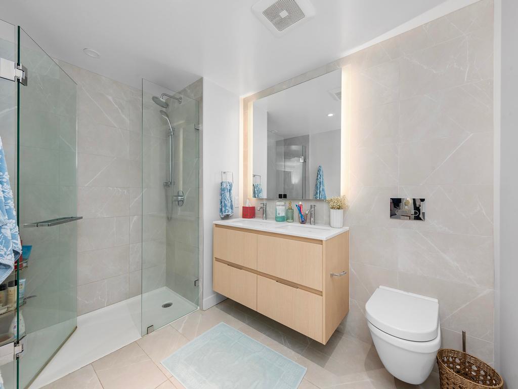 Listing Image for R3080568