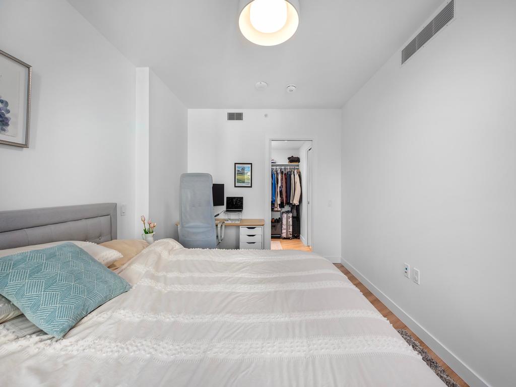 Listing Image for R3080568