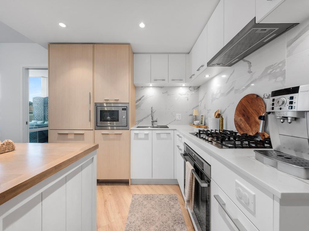 Listing Image for R3080568