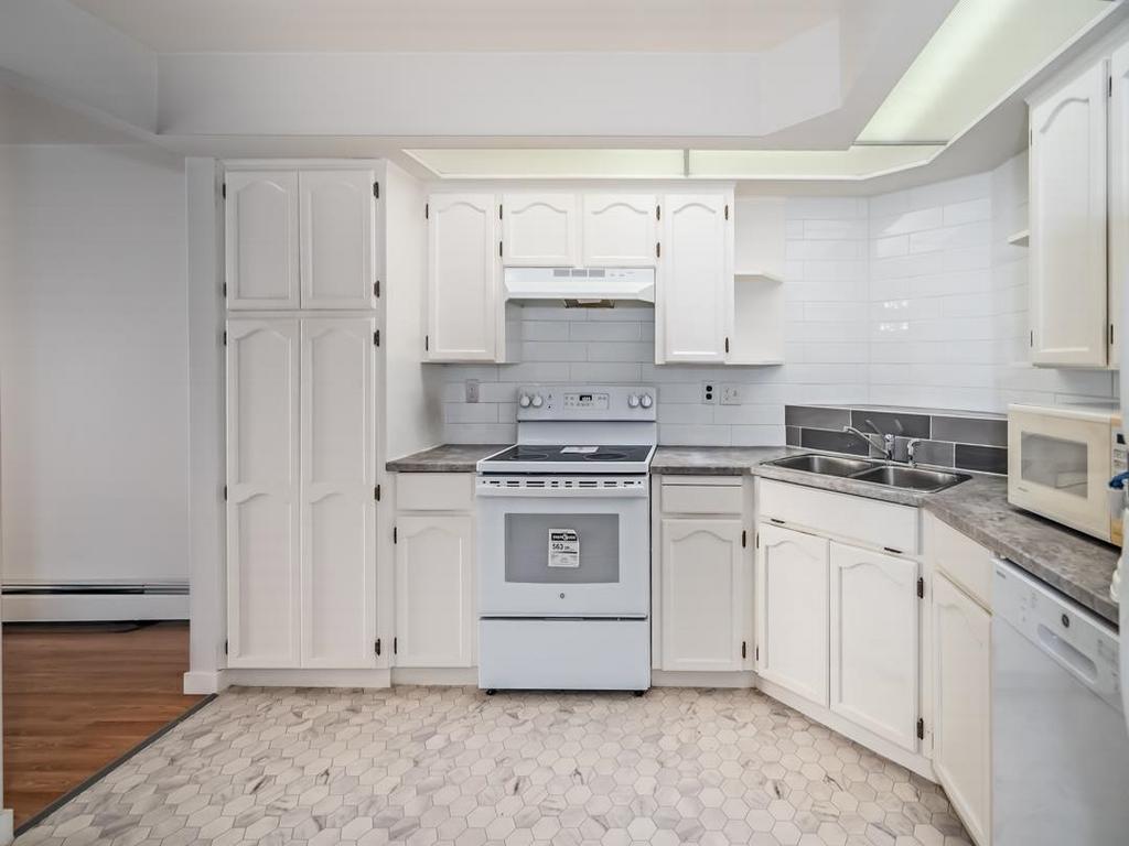 Listing Image for R3080571