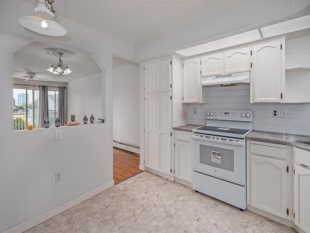 Listing Image for R3080571