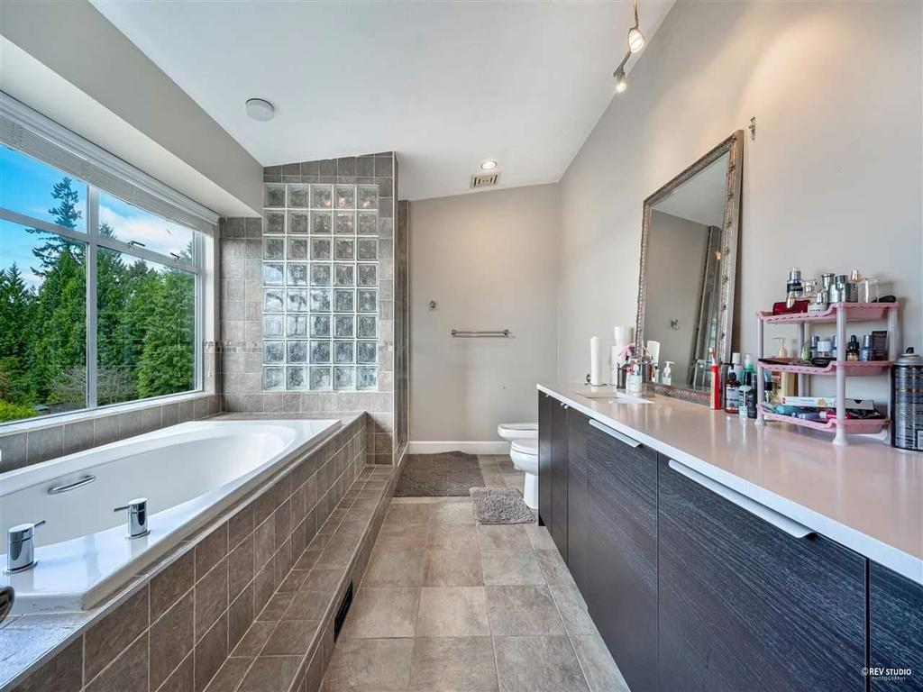 Listing Image for R3080578