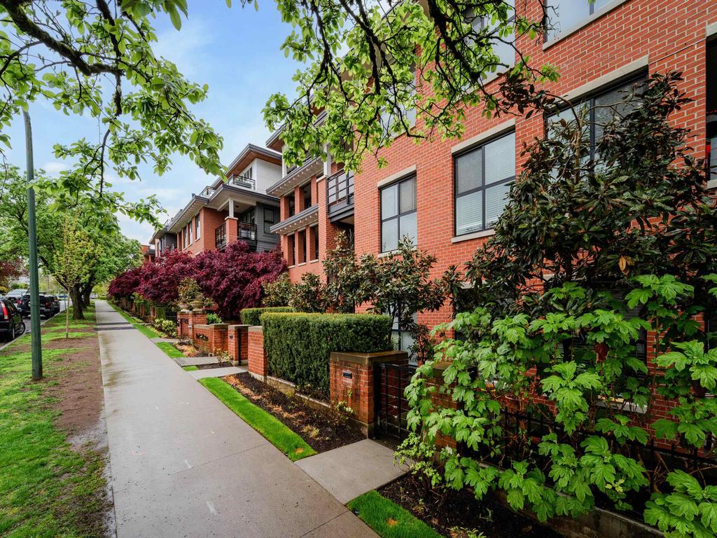 Listing Image for R3080596