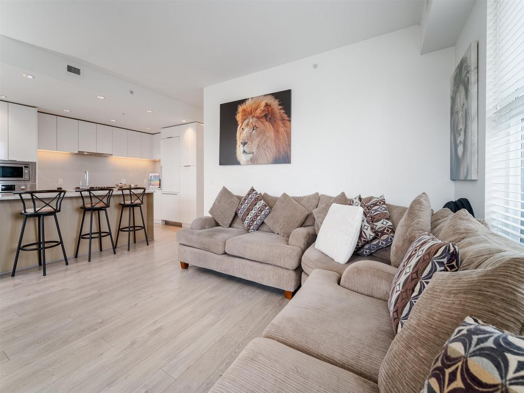 Listing Image for R3080596