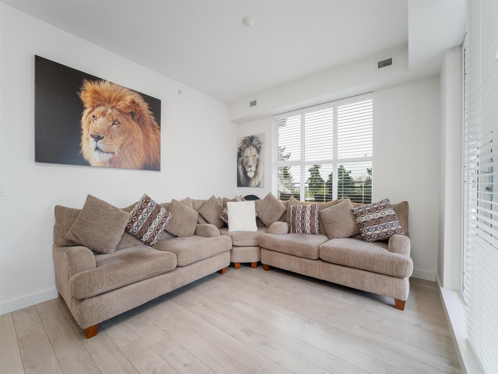 Listing Image for R3080596