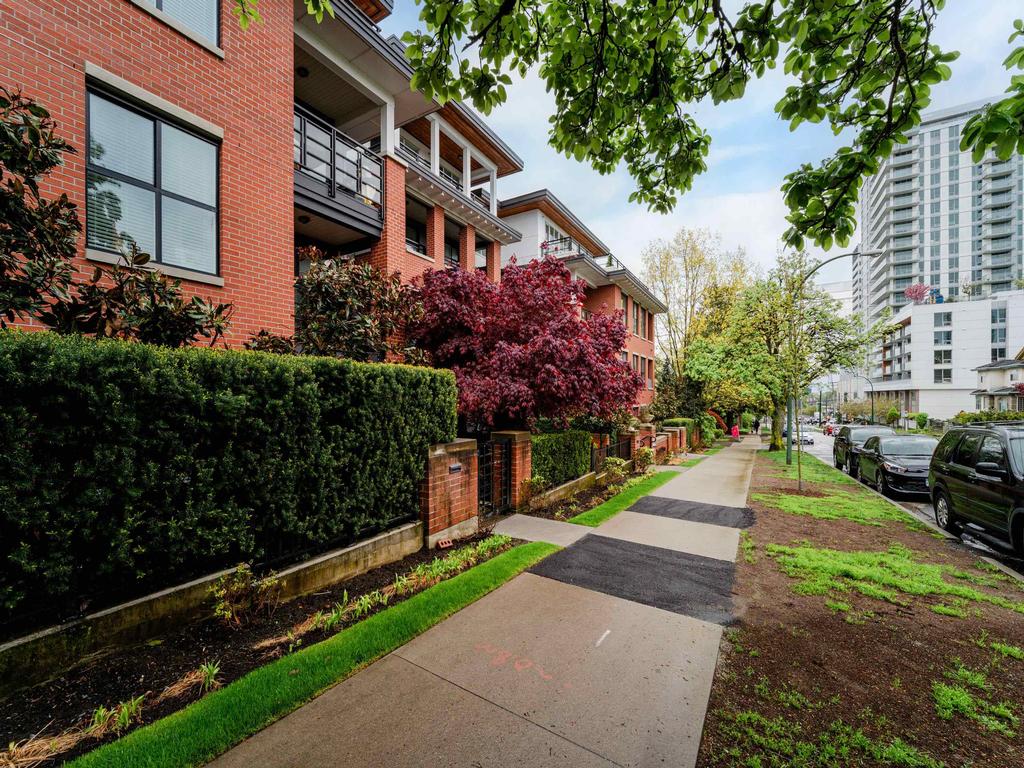 Listing Image for R3080596