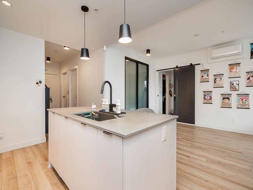 Listing Image for R3080633