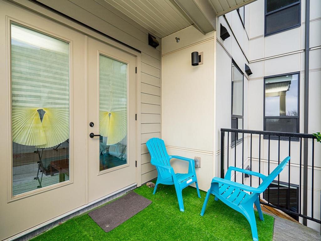 Listing Image for R3080633