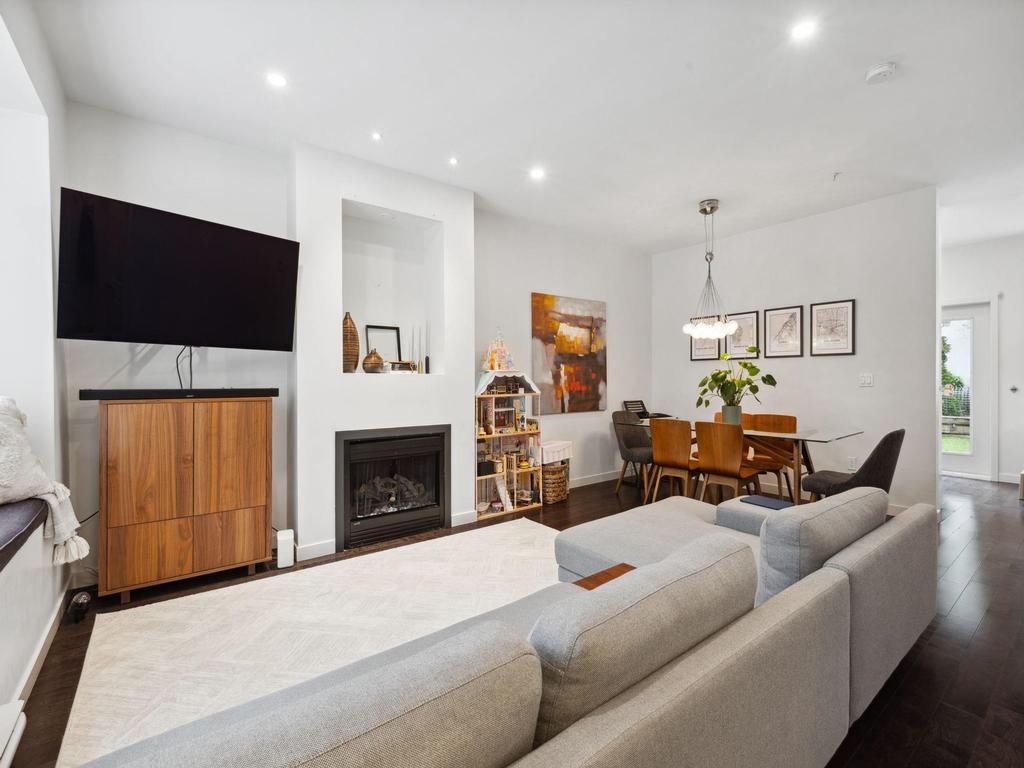 Listing Image for R3080666