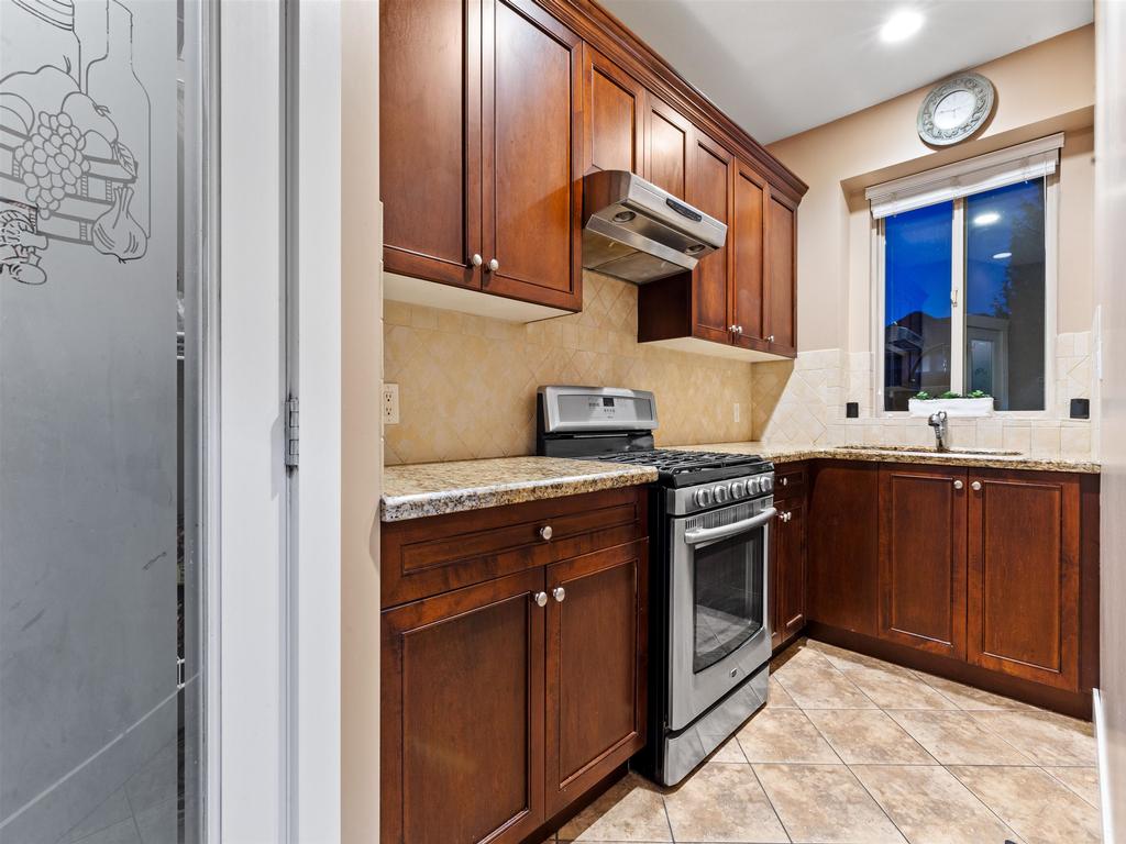 Listing Image for R3080684