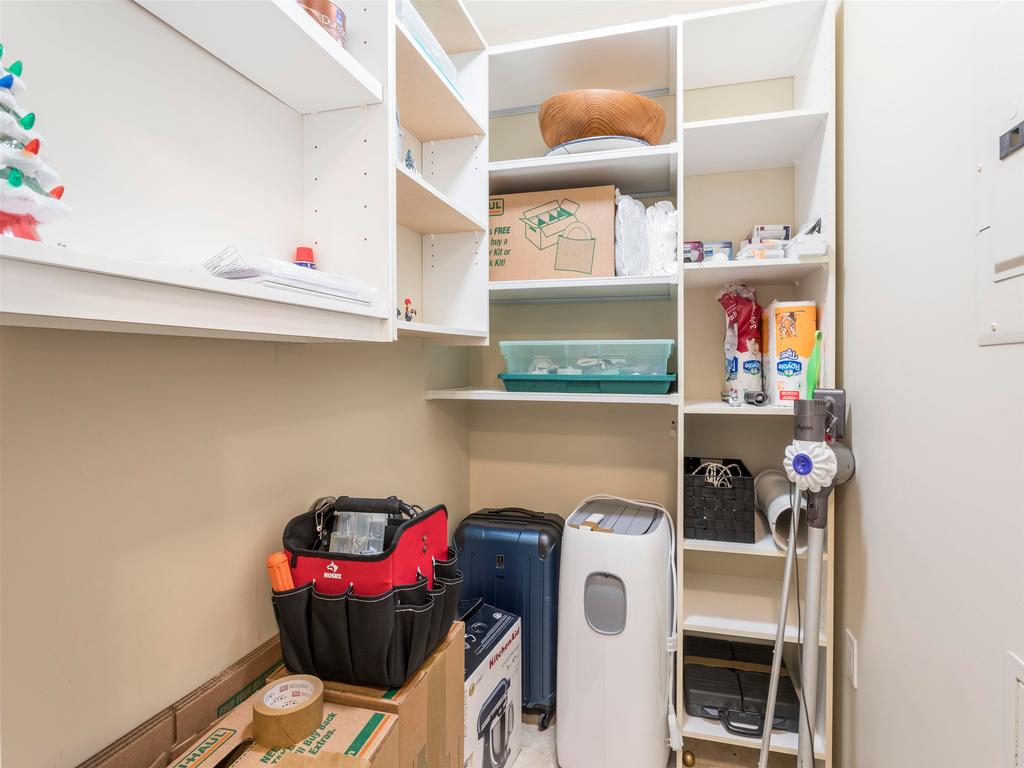 Listing Image for R3080690