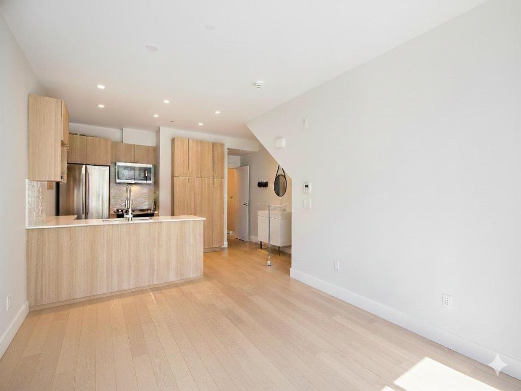 Listing Image for R3080727