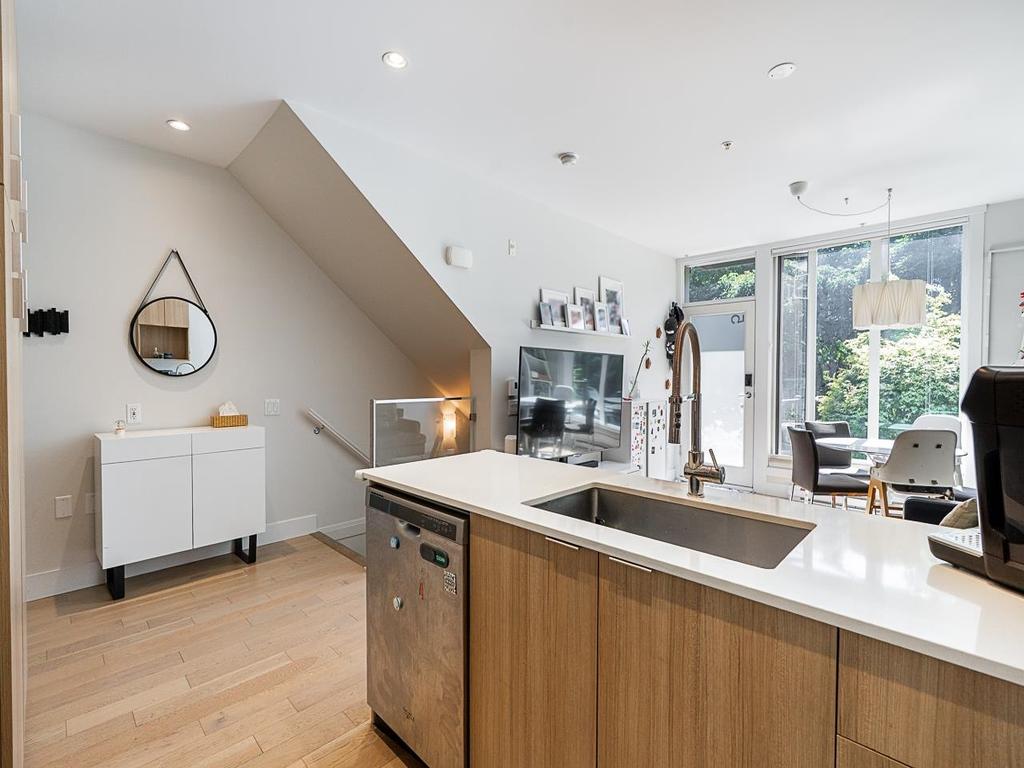 Listing Image for R3080727