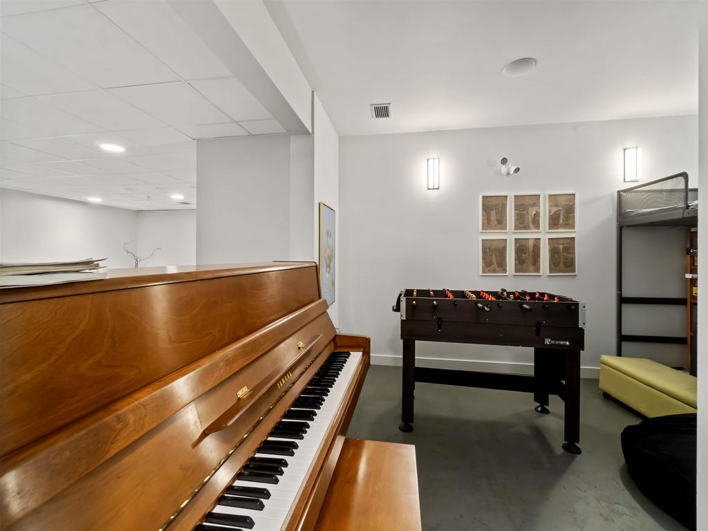 Listing Image for R3080732