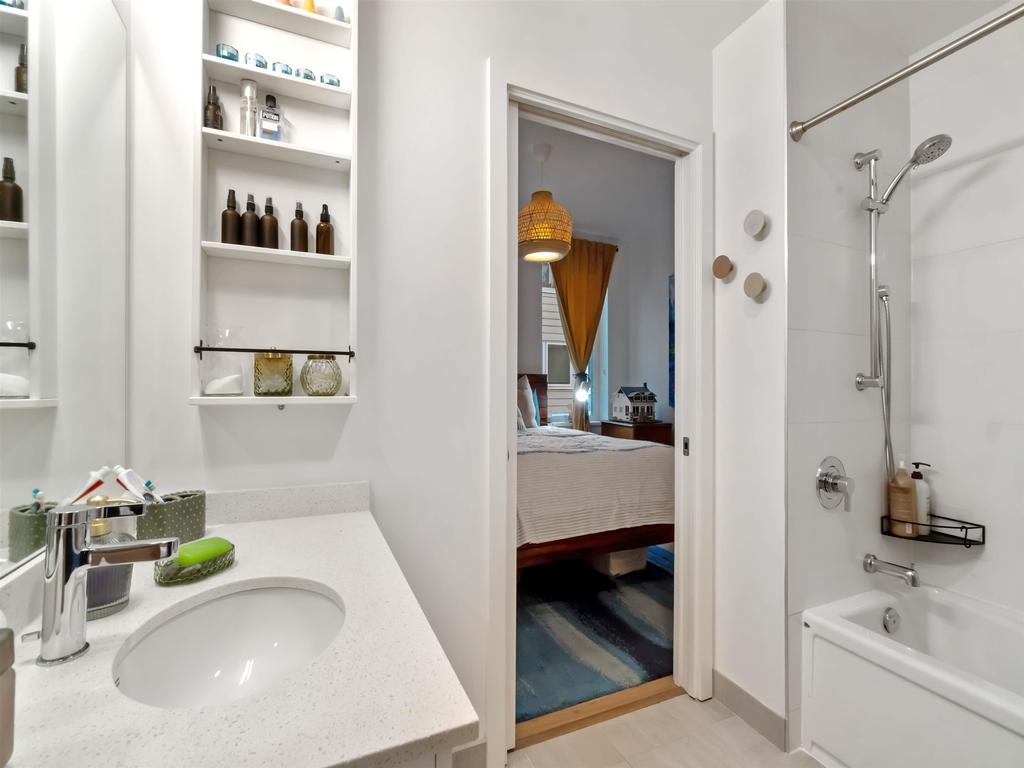 Listing Image for R3080732