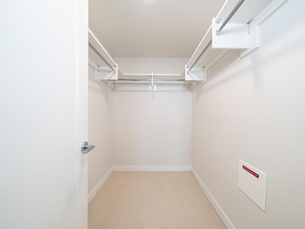 Listing Image for R3080752