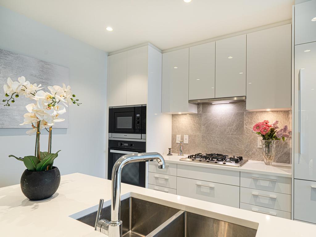 Listing Image for R3080752