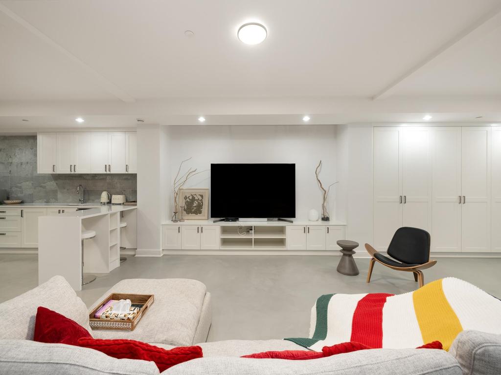 Listing Image for R3080756