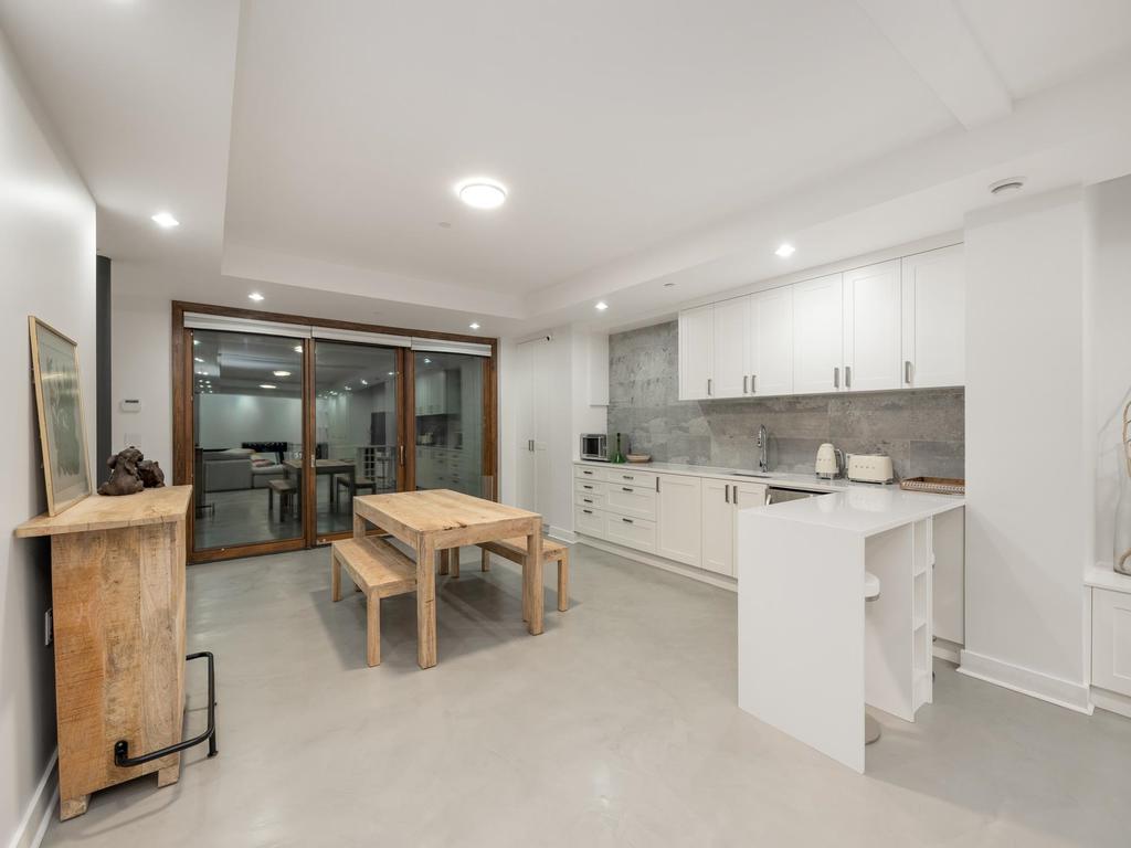 Listing Image for R3080756