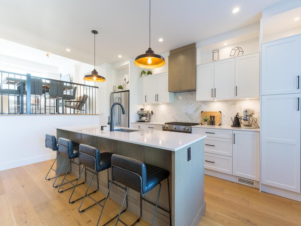 Listing Image for R3080760