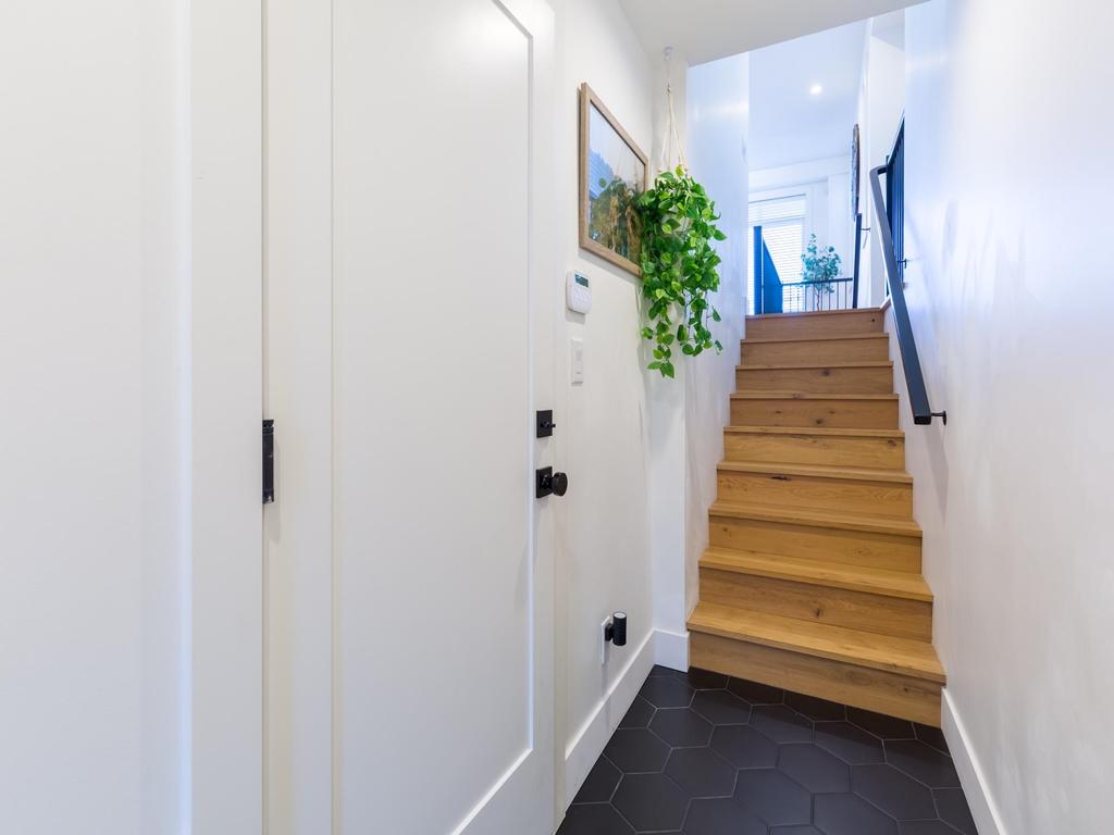 Listing Image for R3080760