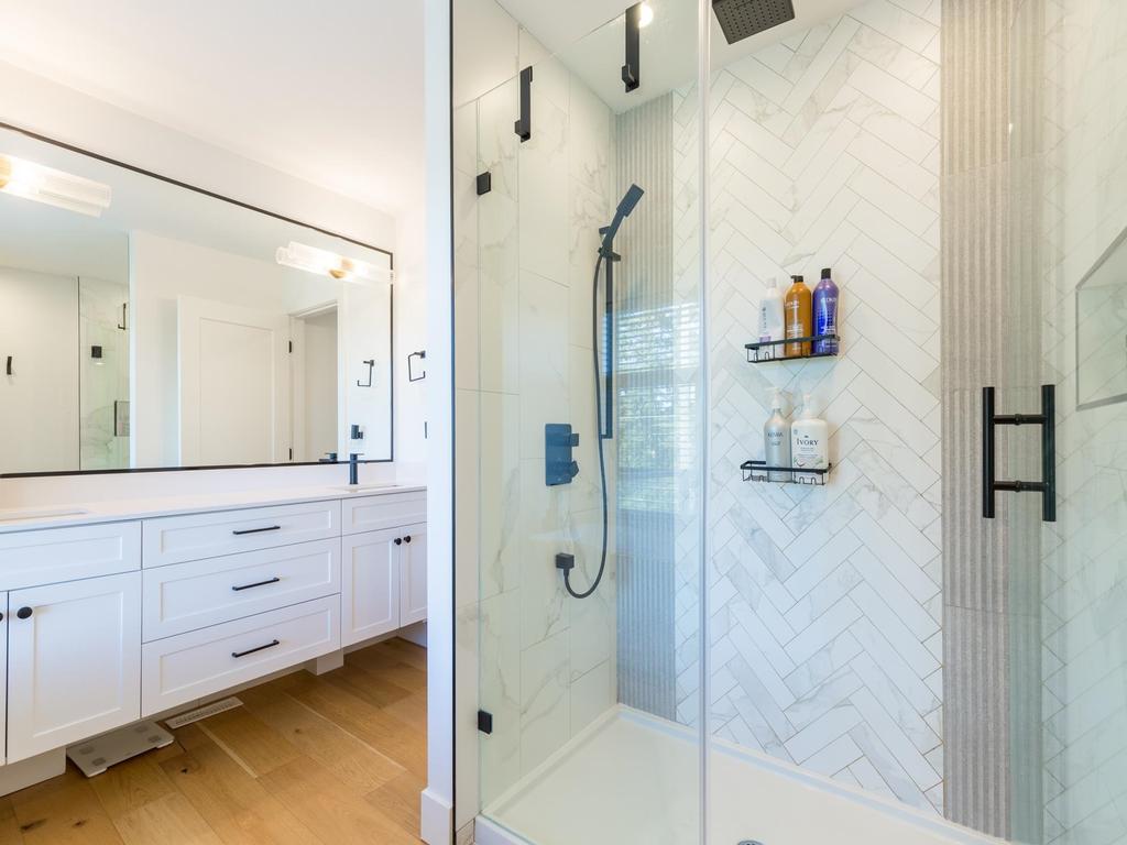 Listing Image for R3080760