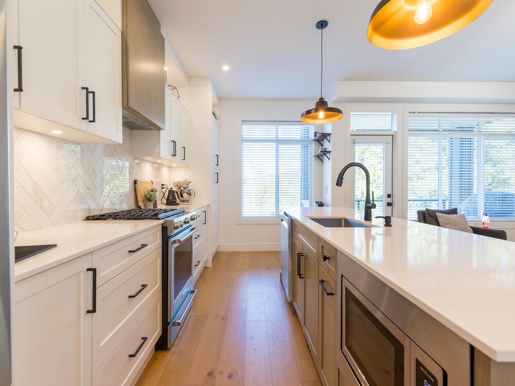 Listing Image for R3080760