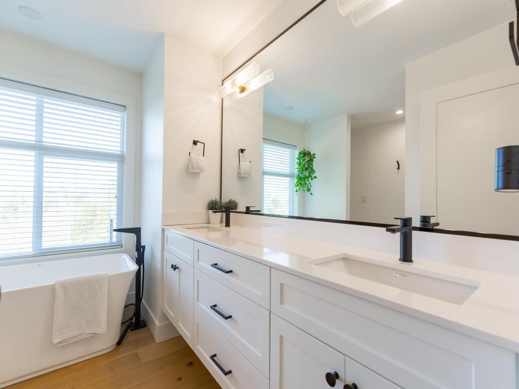 Listing Image for R3080760