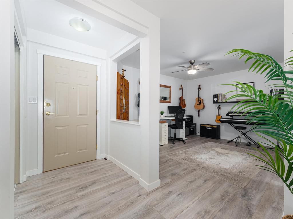 Listing Image for R3080817