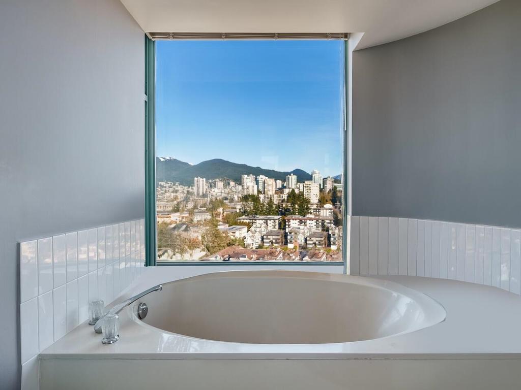 Listing Image for R3080852