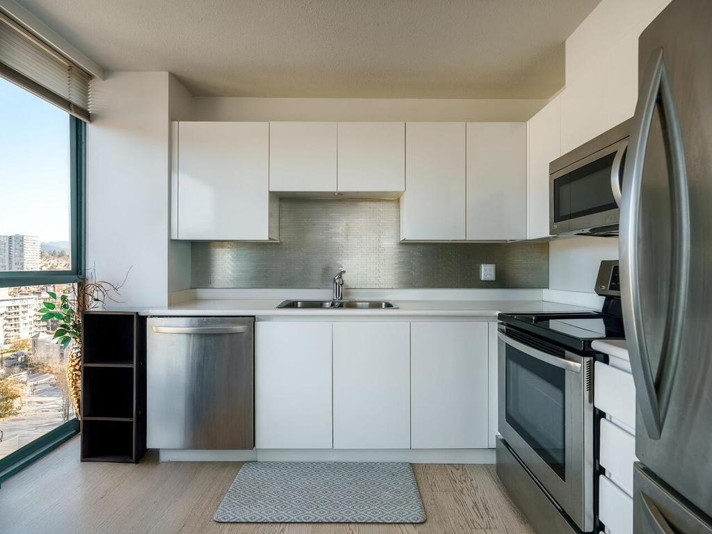 Listing Image for R3080852