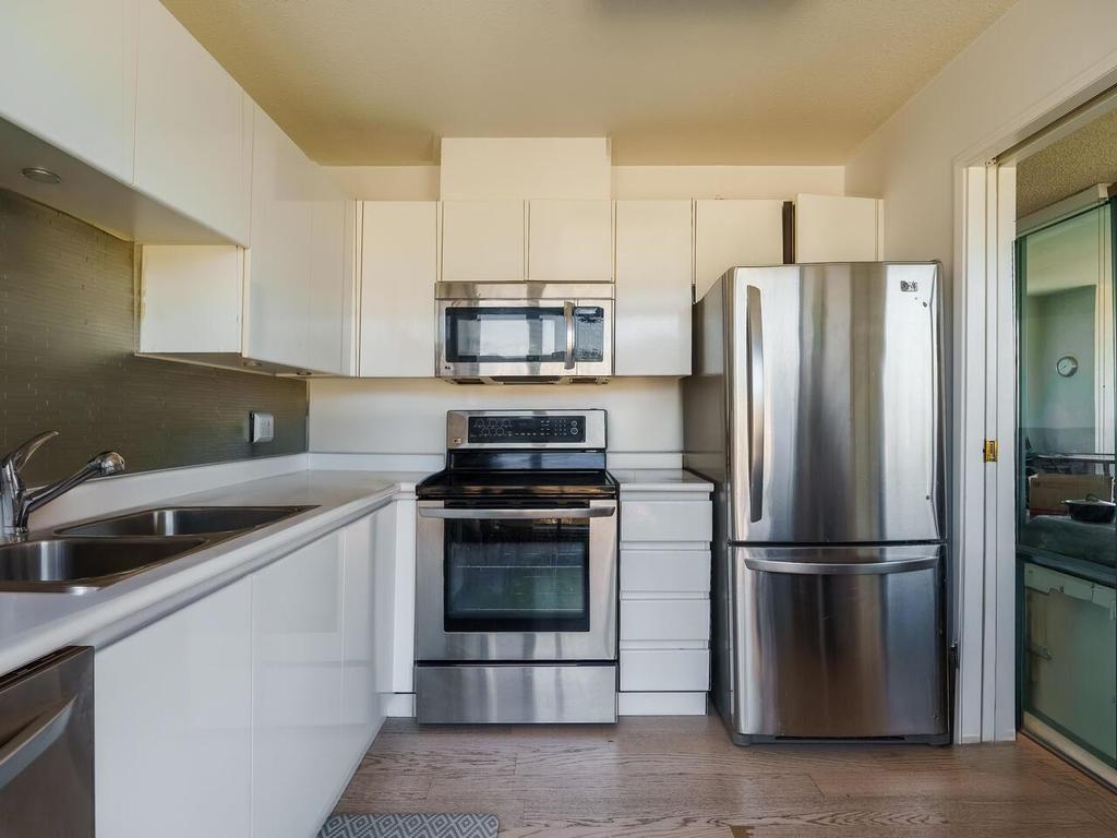 Listing Image for R3080852