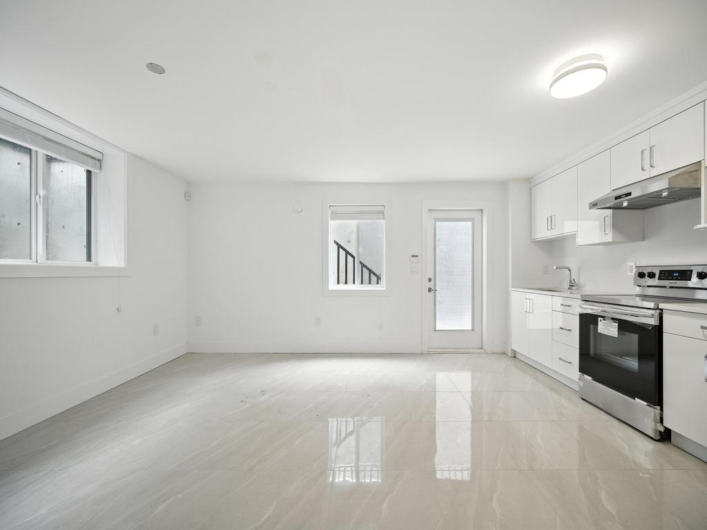 Listing Image for R3080875