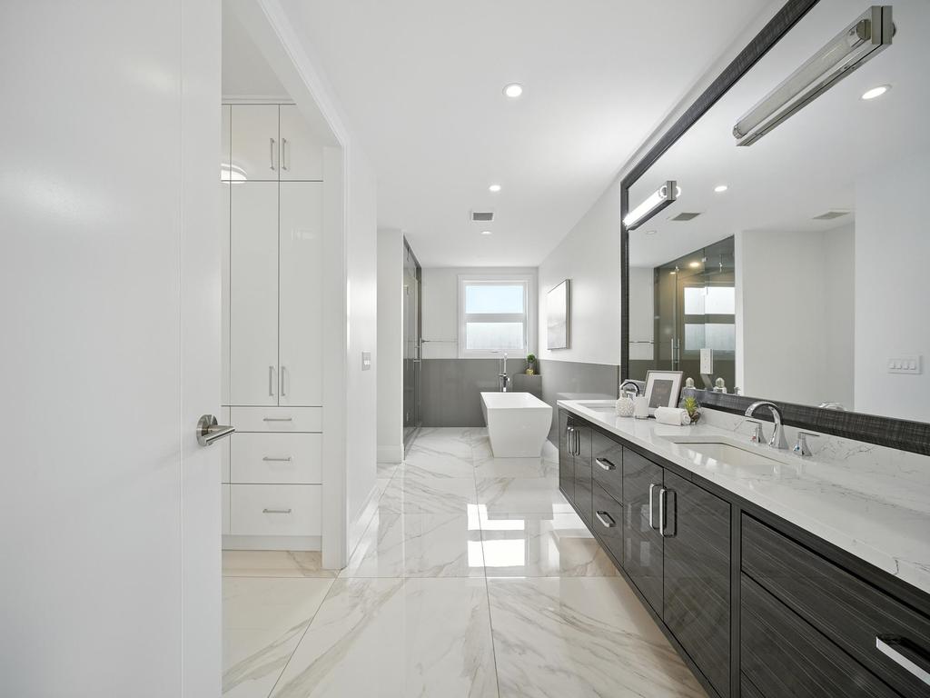 Listing Image for R3080875