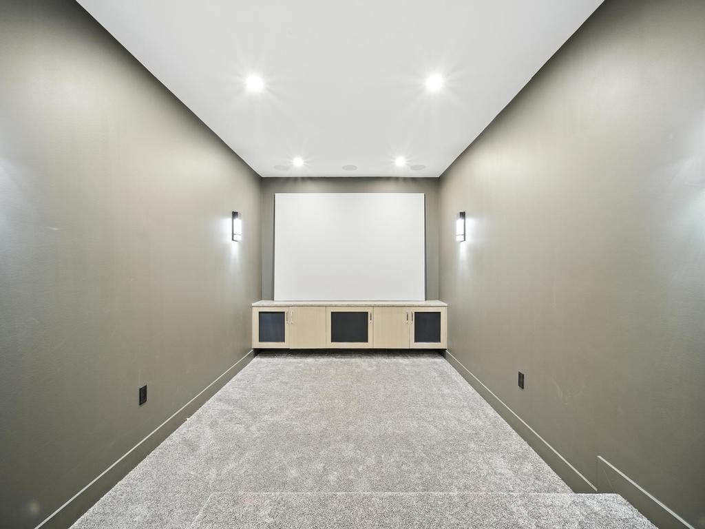 Listing Image for R3080875