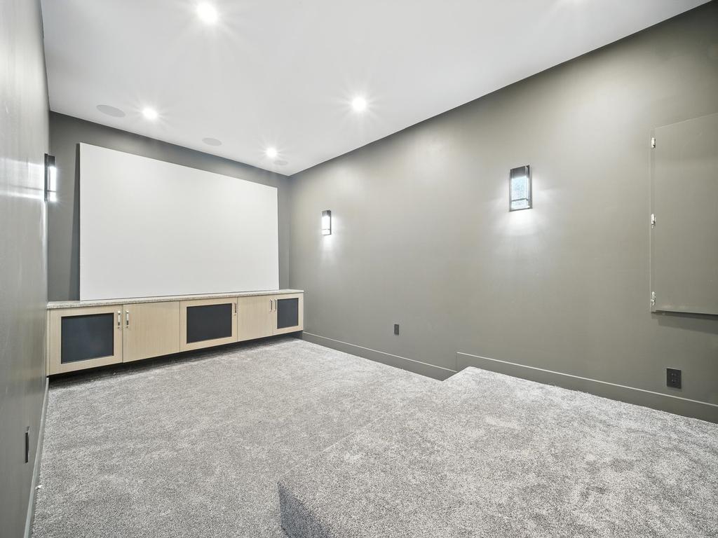 Listing Image for R3080875