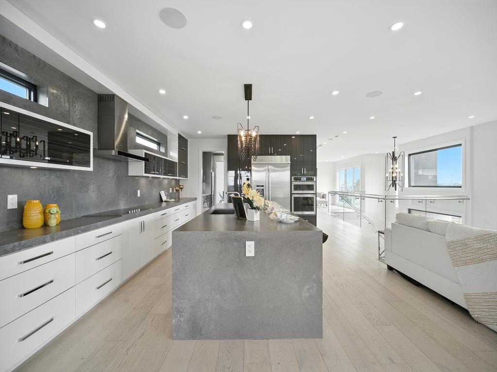 Listing Image for R3080875