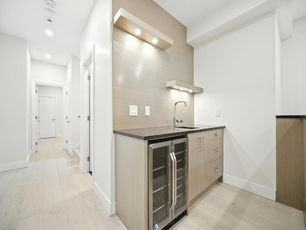 Listing Image for R3080875