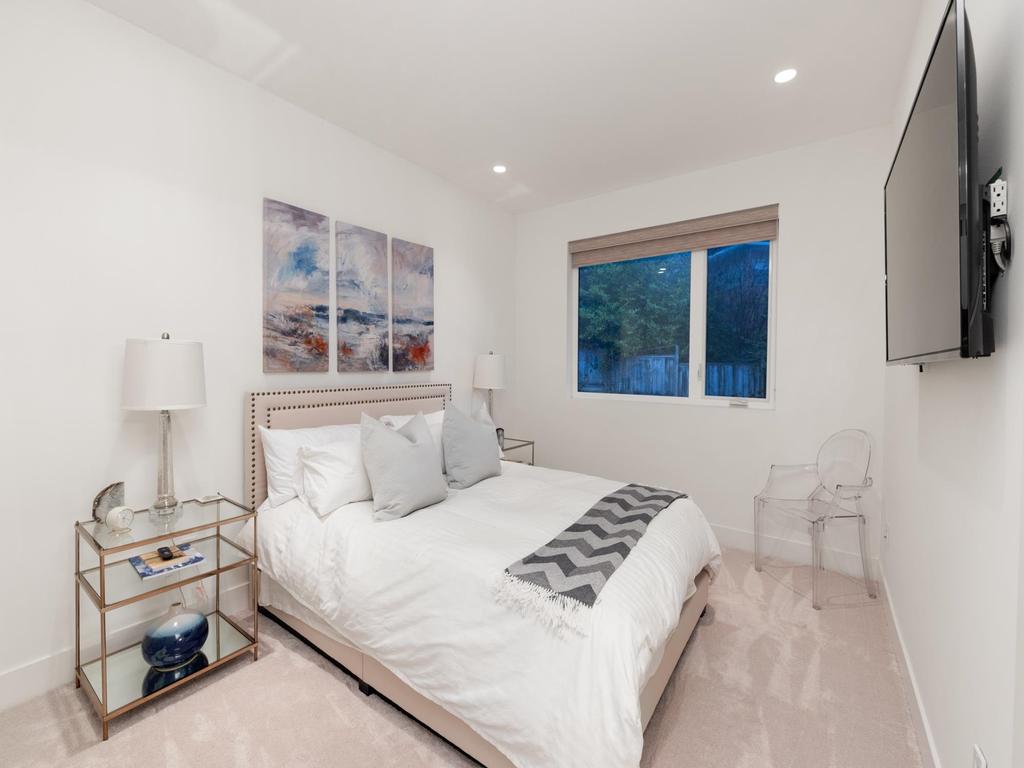 Listing Image for R3080880