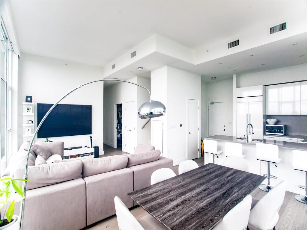 Listing Image for R3080901