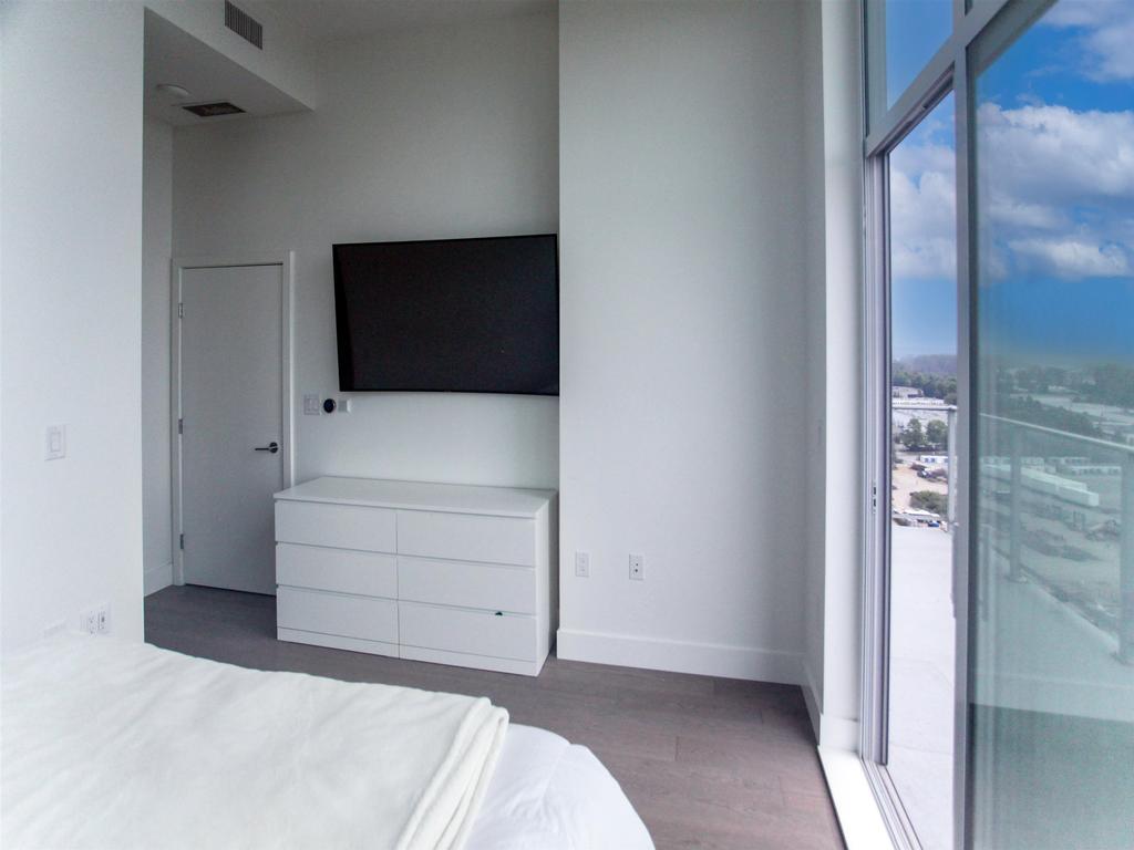 Listing Image for R3080901