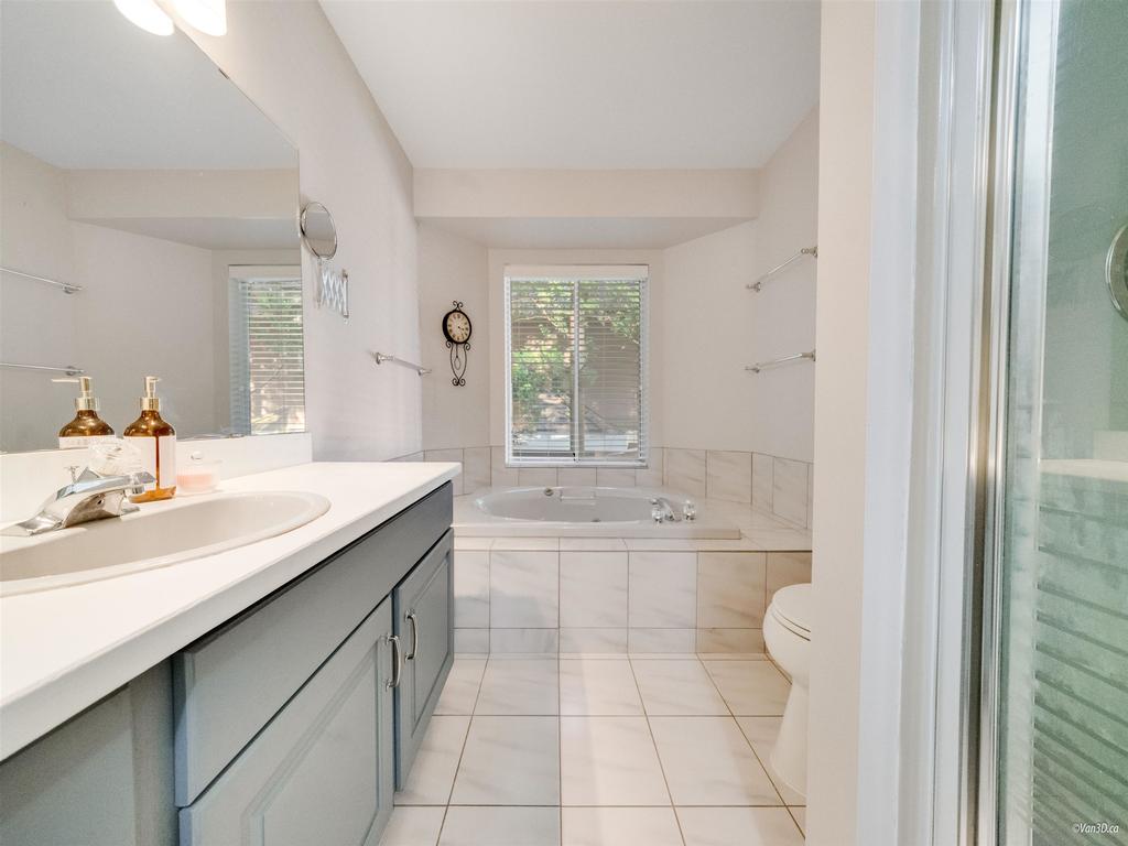 Listing Image for R3080973