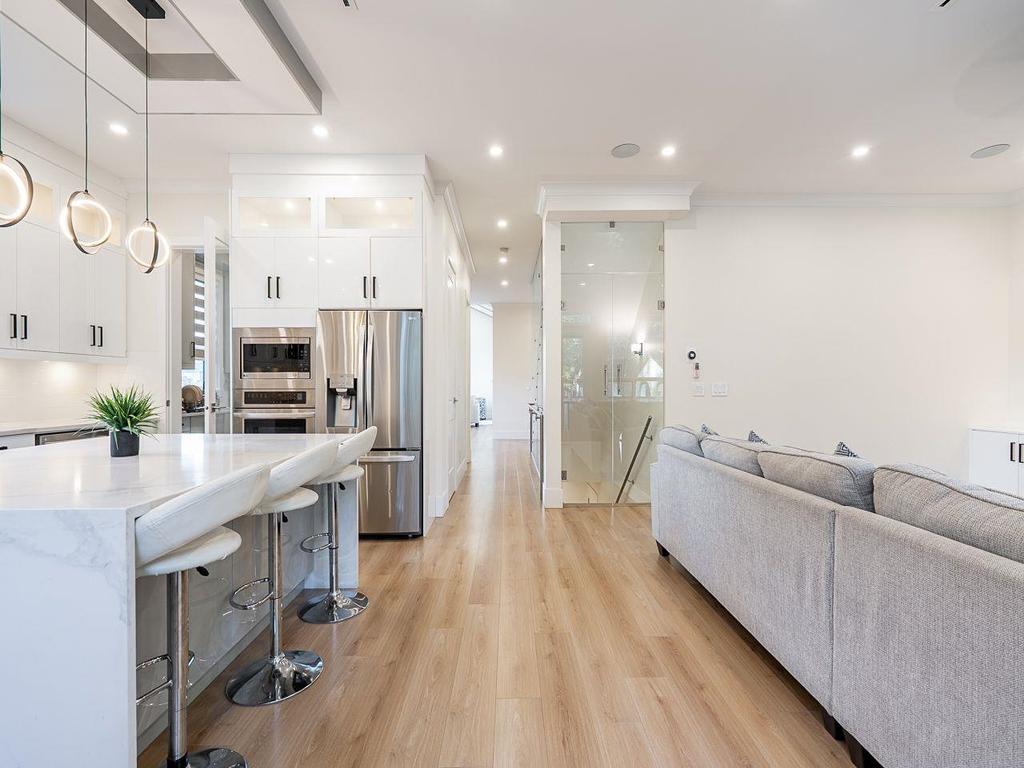 Listing Image for R3080977