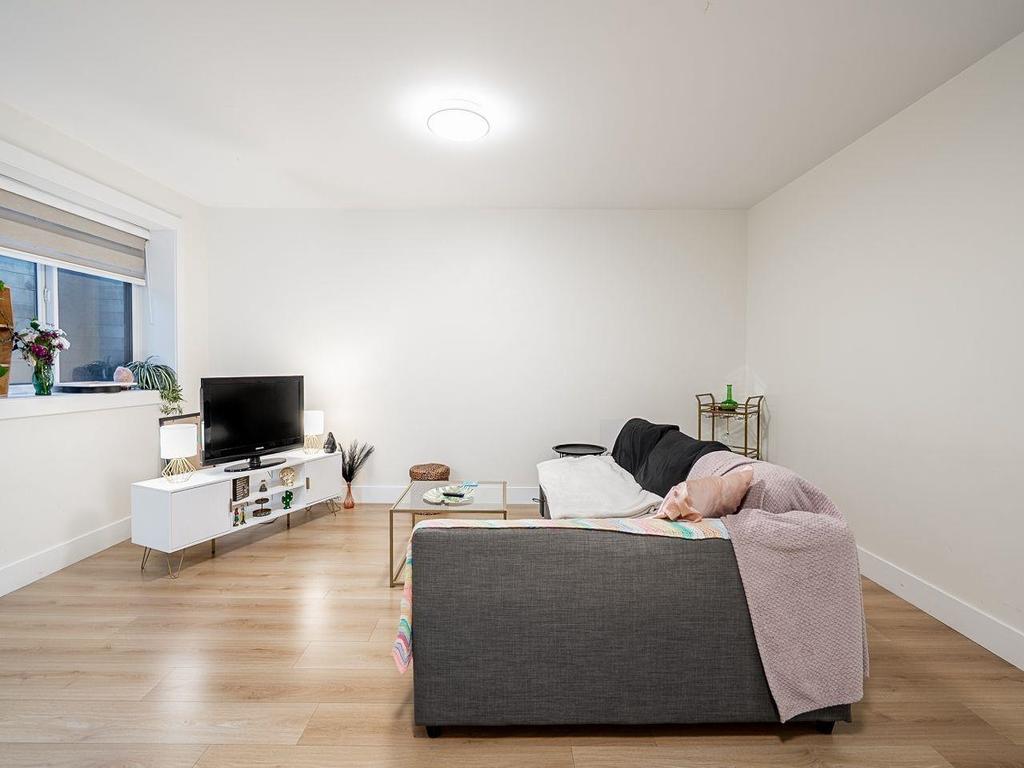 Listing Image for R3080977