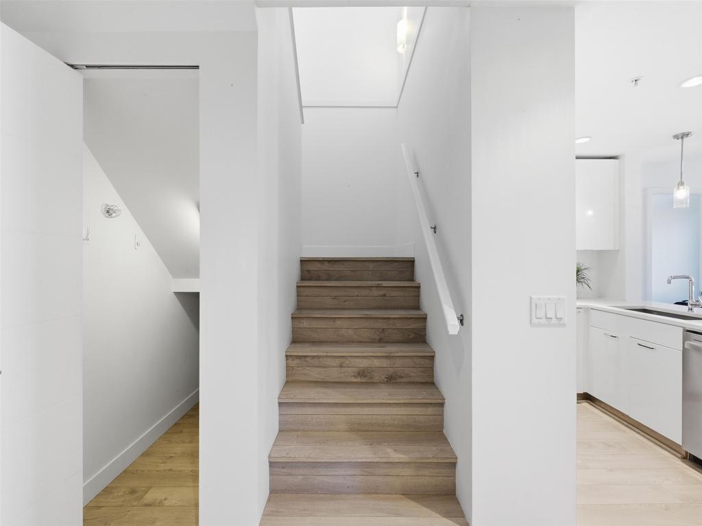 Listing Image for R3080985