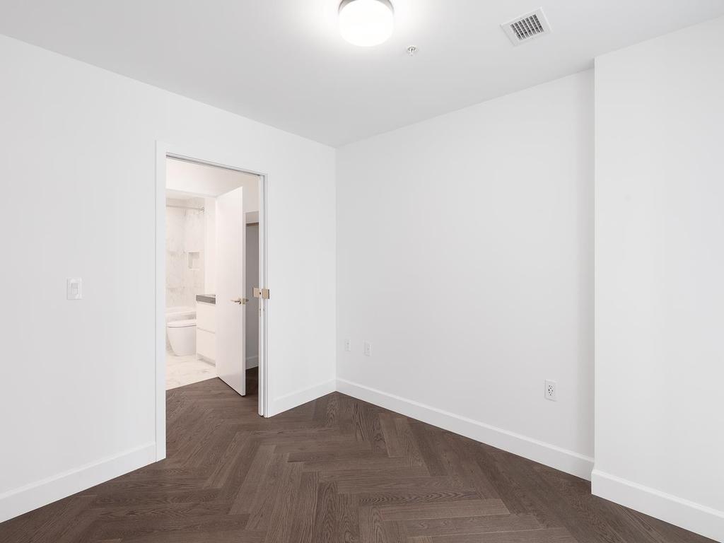 Listing Image for R3080994