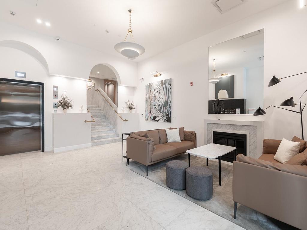 Listing Image for R3080994