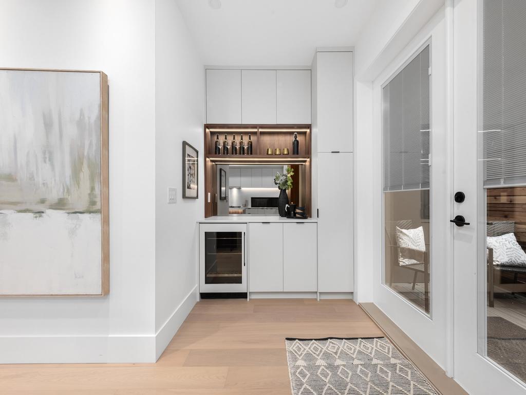 Listing Image for R3082356