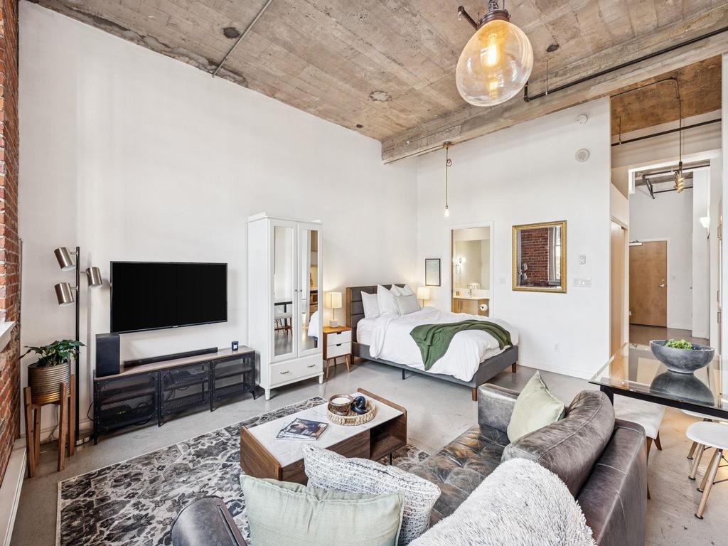 Listing Image for R3083635