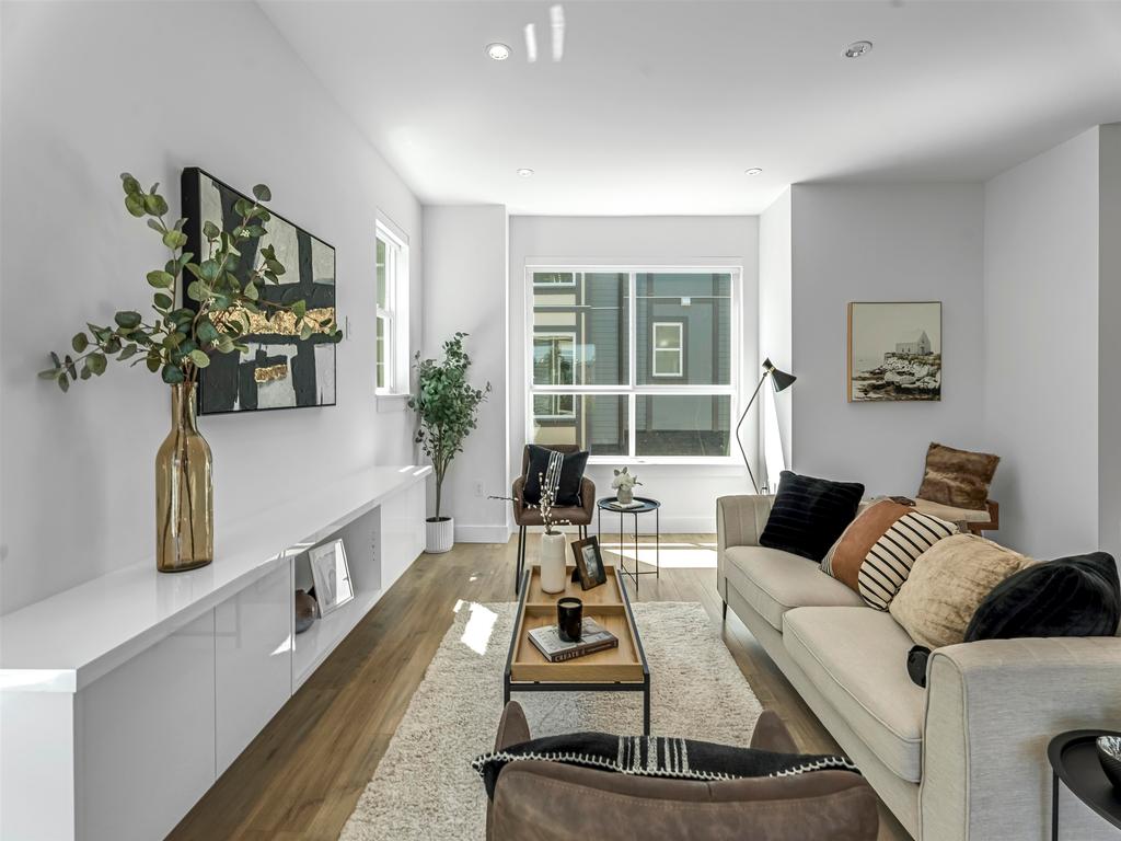 Listing Image for R3084082